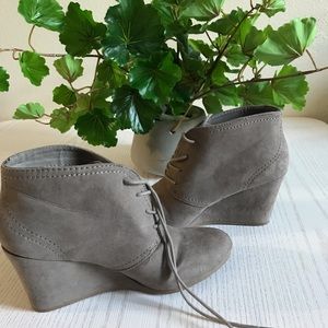 Arizona Womens Lacie Wedge Heel Lace-up Booties